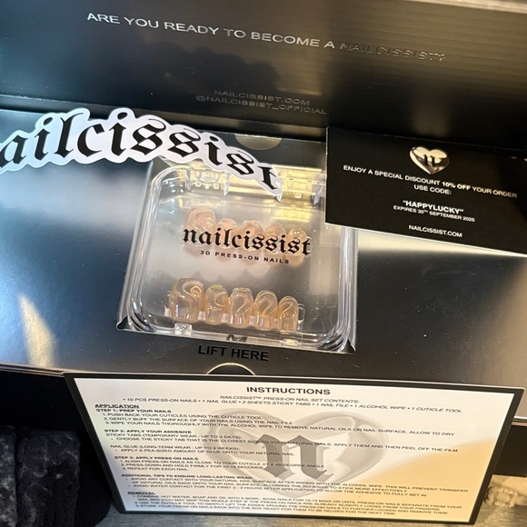 Iridescent Press-On Nails NWOT - Picture 2 of 2